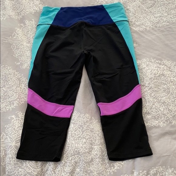 Victoria’s Secret Knockout Crop - Picture 2 of 3